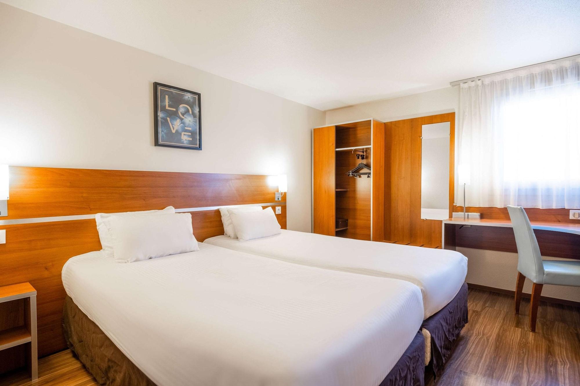 Comfort Hotel Aeroport Lyon St Exupery Colombier-Saugnieu Bagian luar foto