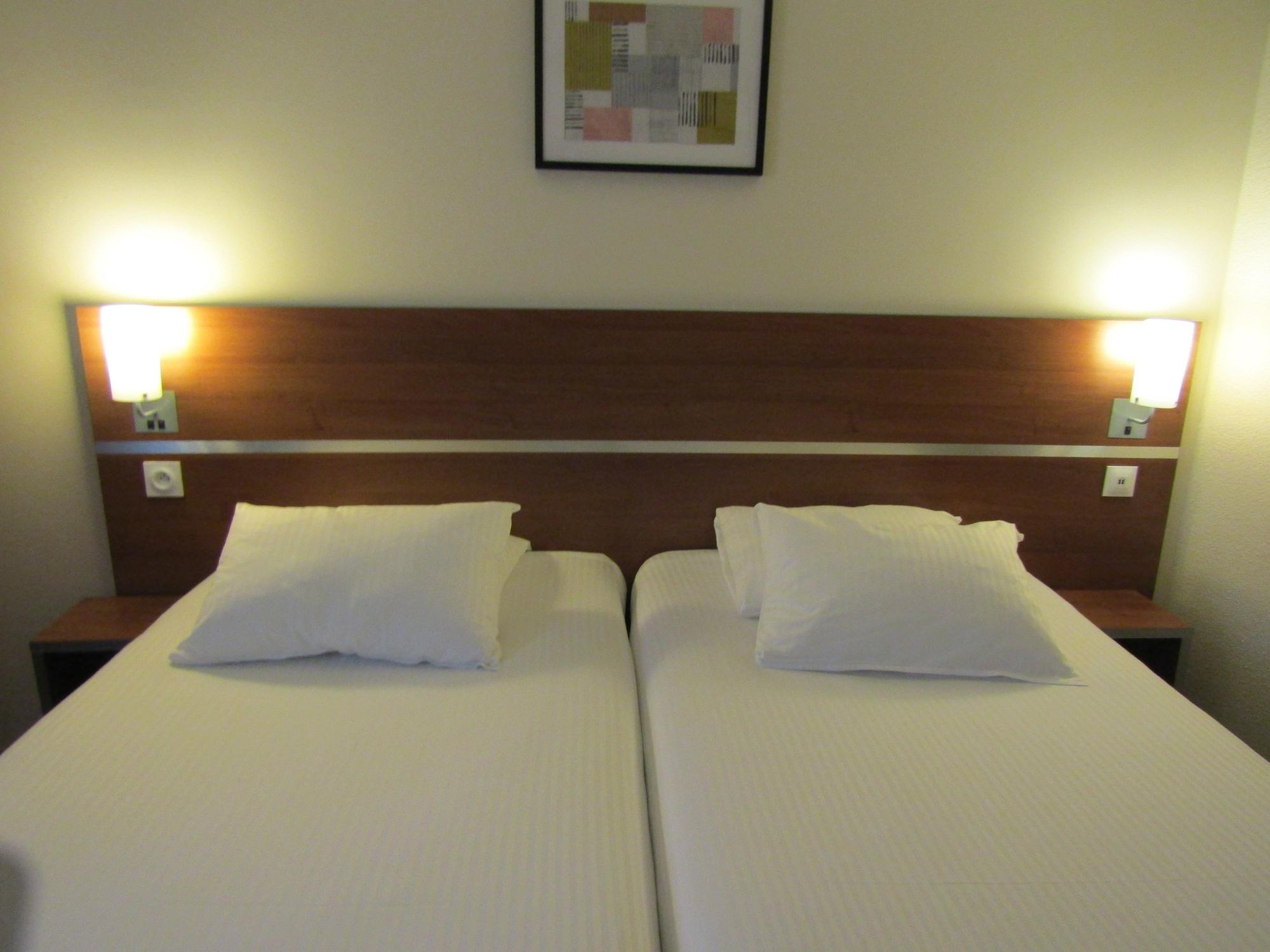 Comfort Hotel Aeroport Lyon St Exupery Colombier-Saugnieu Bagian luar foto
