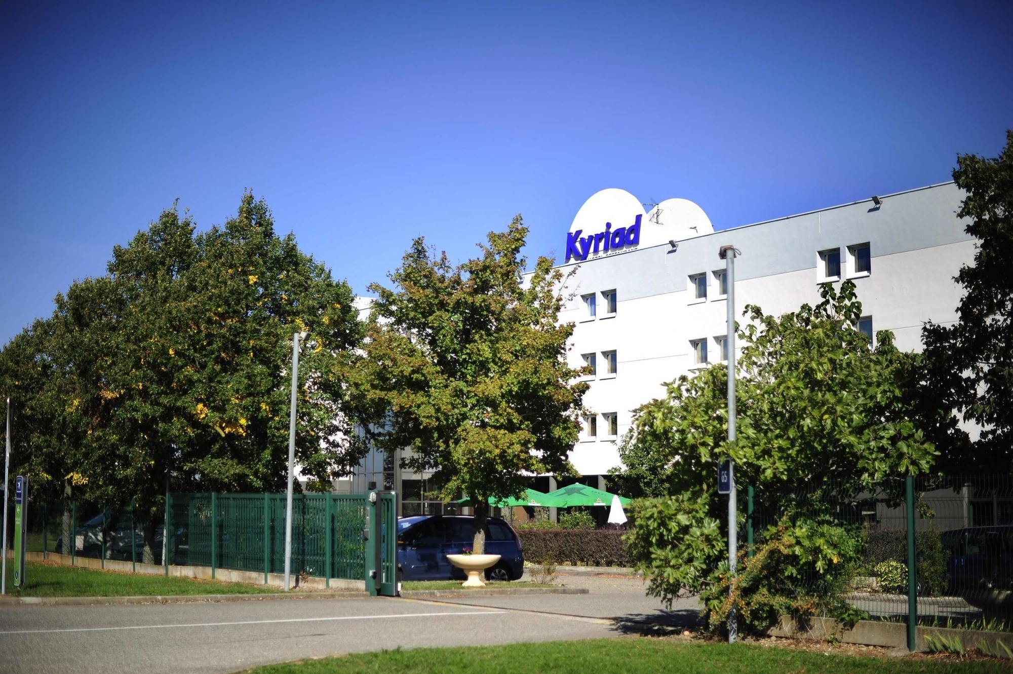 Comfort Hotel Aeroport Lyon St Exupery Colombier-Saugnieu Bagian luar foto