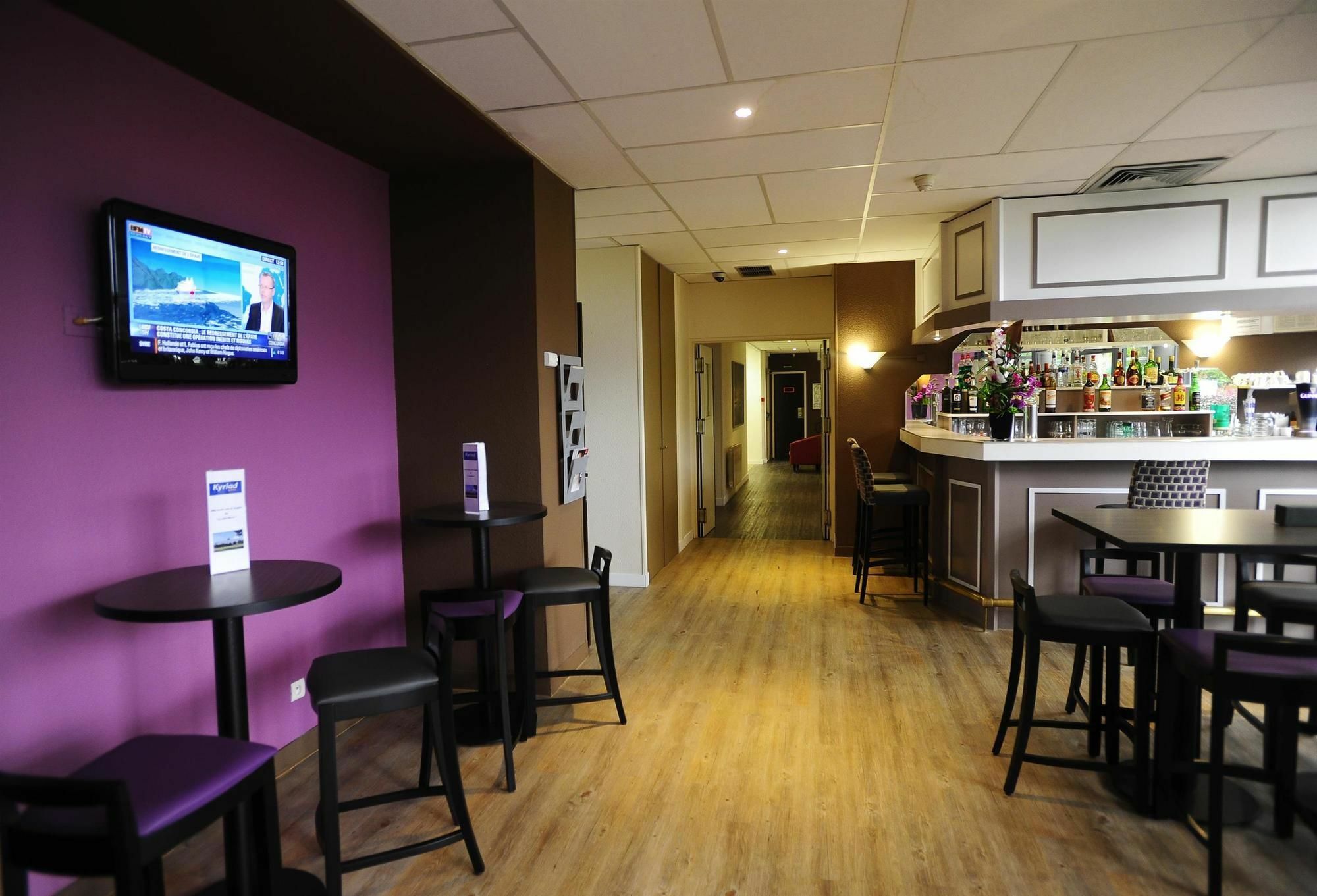 Comfort Hotel Aeroport Lyon St Exupery Colombier-Saugnieu Bagian luar foto